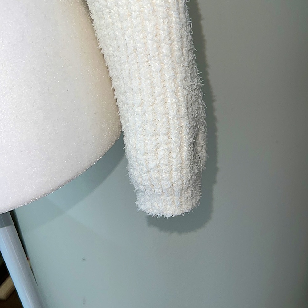 Thick Ribbed Cropped Sweater - Picture 4 of 15